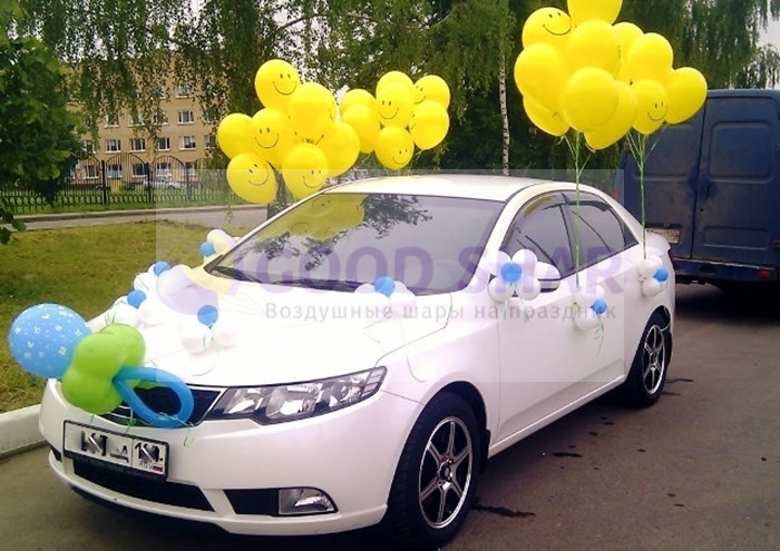 Украшение машины шарами