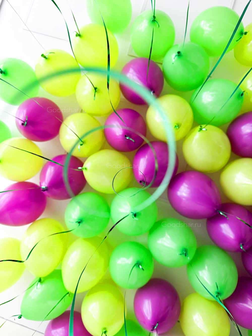 Набор воздушных шаров под потолок "Ежевика и лайм"