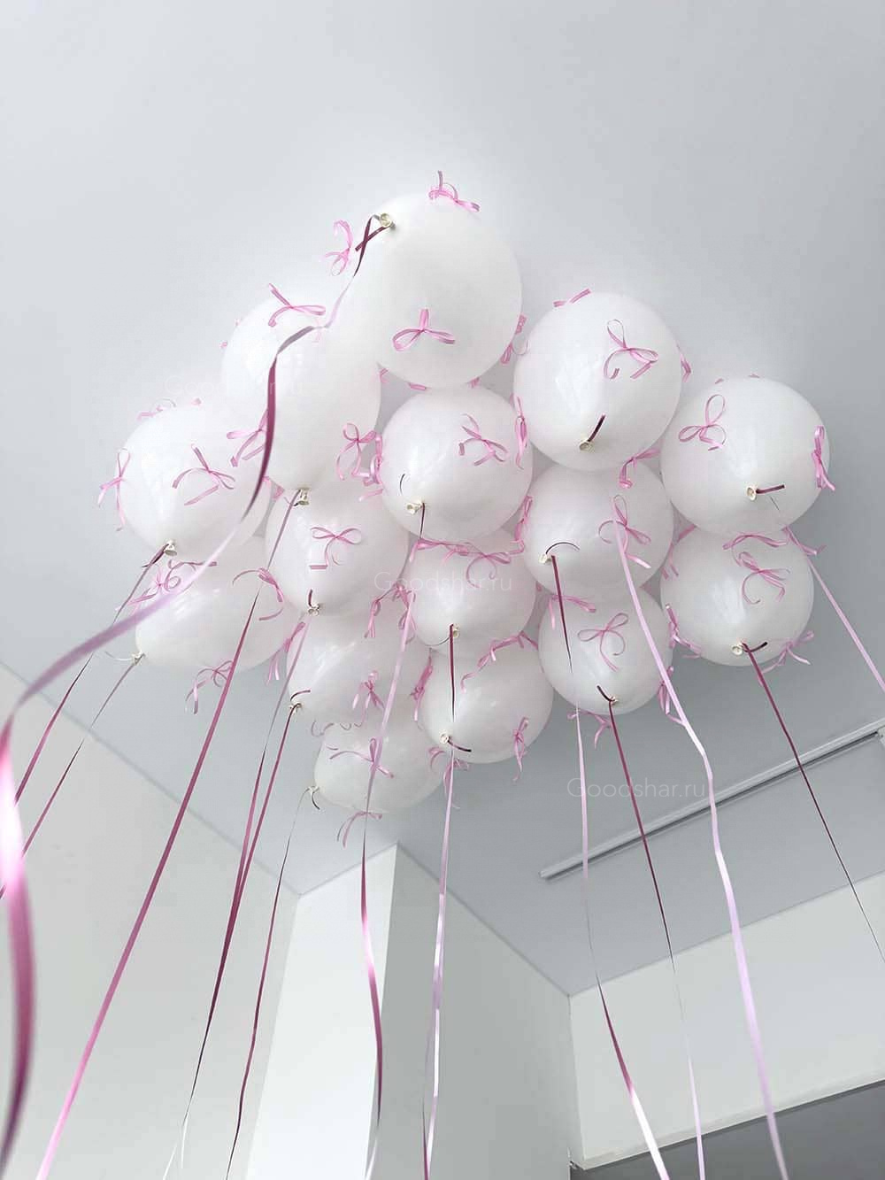 Воздушные шары с бантиками 