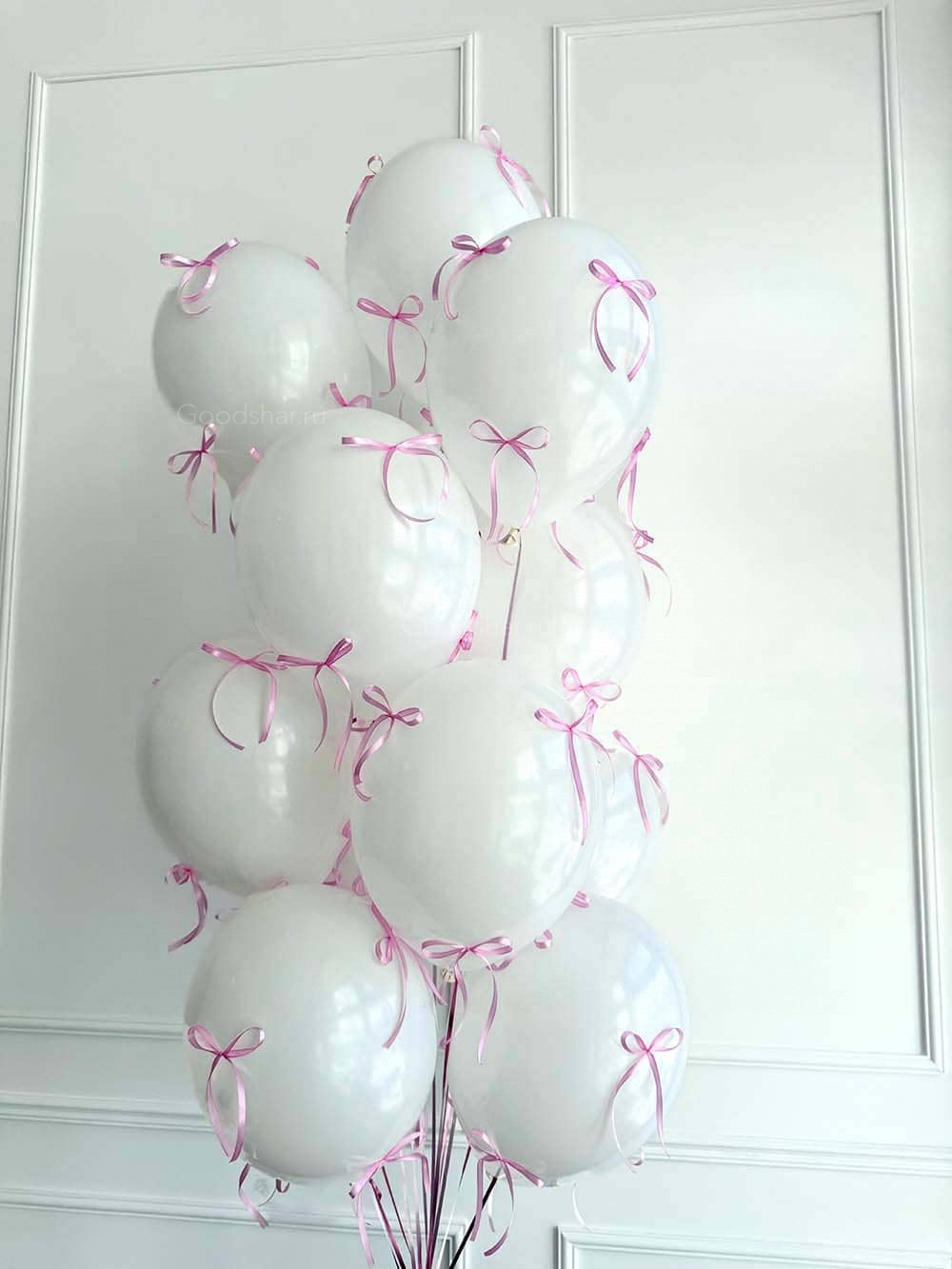 Воздушные шары с бантиками 